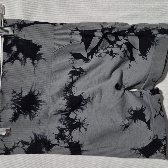 Scrunchie Short - Picture 3 of 5